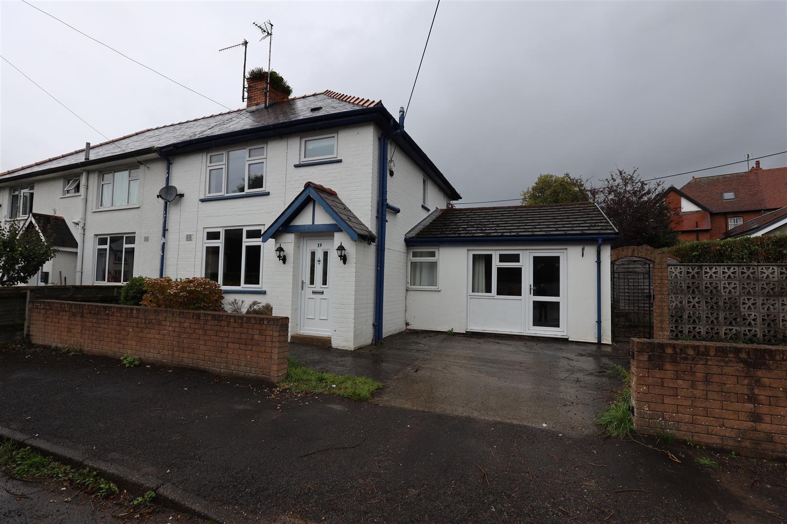 19 Cantref Road, Abergavenny, Mons. NP7 7DL